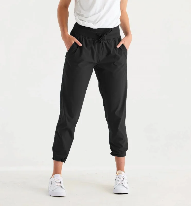 women's spandex pantsBreeze Cropped Pants In Black