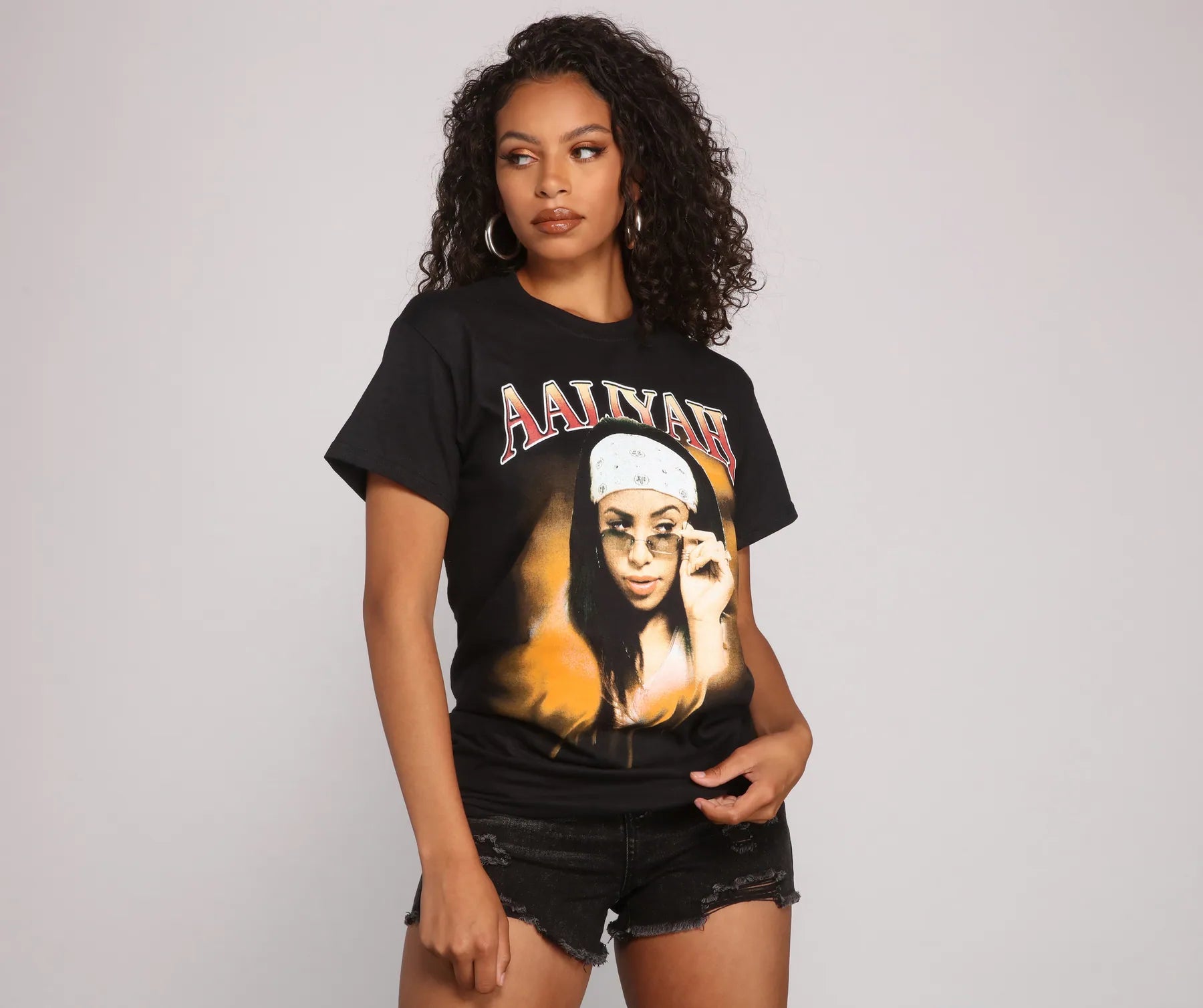 women's T-shirts made of linenQueen of The Scene Aaliyah Graphic Tee