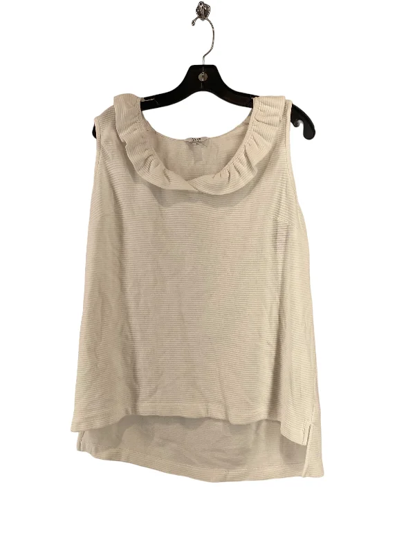 women's tops for those who want to stay on top of the latest fashion trends and wear pieces that are both stylish and on-trendWhite Top Sleeveless Crown And Ivy, Size L